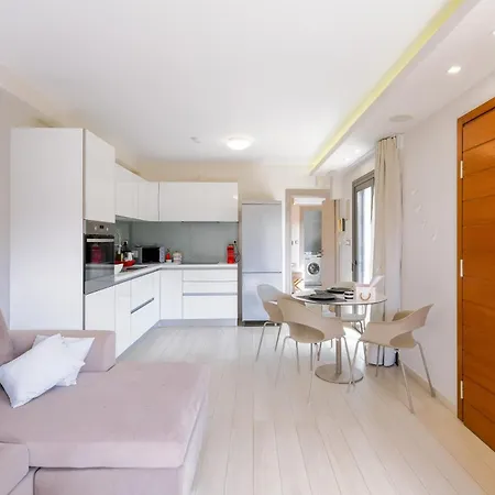 Glaros Casa - Cozy Flat With Garden Near